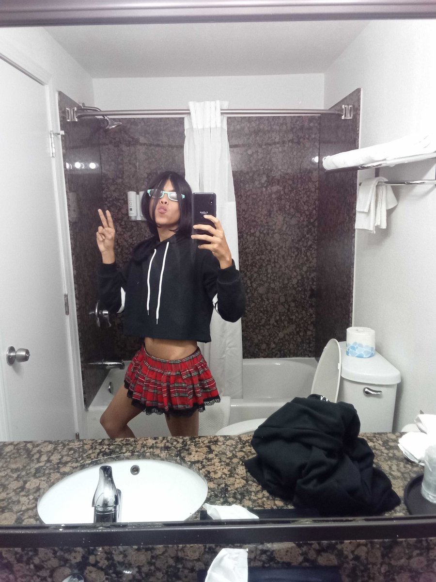 CaliFemboyFeet's tweet photo. Am I pretty?🥺 https://t.co/COEqPCA7Ms