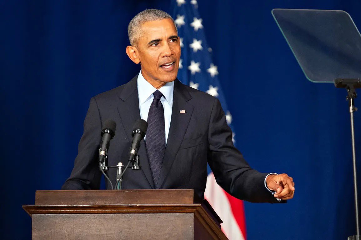 Aesalerte's tweet image. 🇺🇸 L’ancien président américain, Barack Obama :

« On me parle du dernier “post” de Trump. Nous pourrions passer toute la journée à réagir à chaque spectacle bouffon qui sort de la Maison-Blanche, mais c’est exactement ce qu’ils veulent : que nous perdions le cap.

Autrefois, la