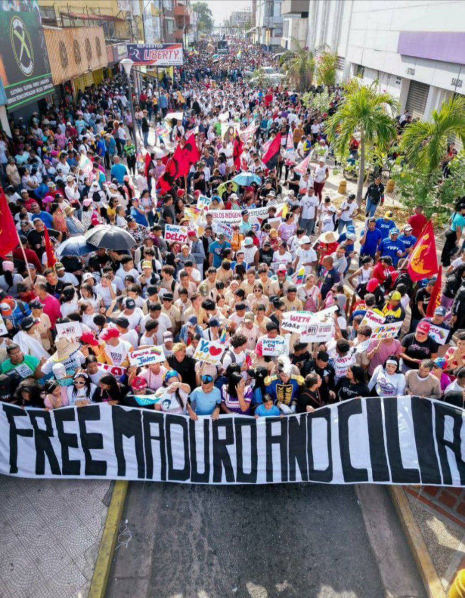⛓️ Basta de injusticias. Basta de silencios.

Nicolás Maduro y Cilia Flores fueron arrancados de su pueblo.

Pero hay algo que no podrán arrancar: nuestra dignidad y nuestra lucha.

Señores de EEUU: aún están a tiempo de corregir.

#BringThemBack ✊