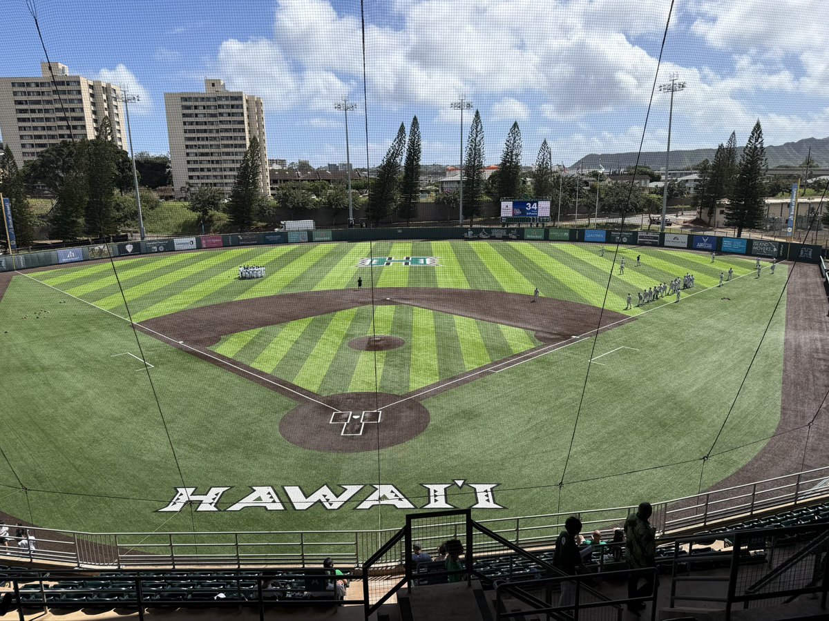Joshontheradio's tweet photo. Working on President’s Day! #BoothView for Hawaii and Gonzaga - LIVE on @ESPNHonolulu. https://t.co/LGEkHuqvhT