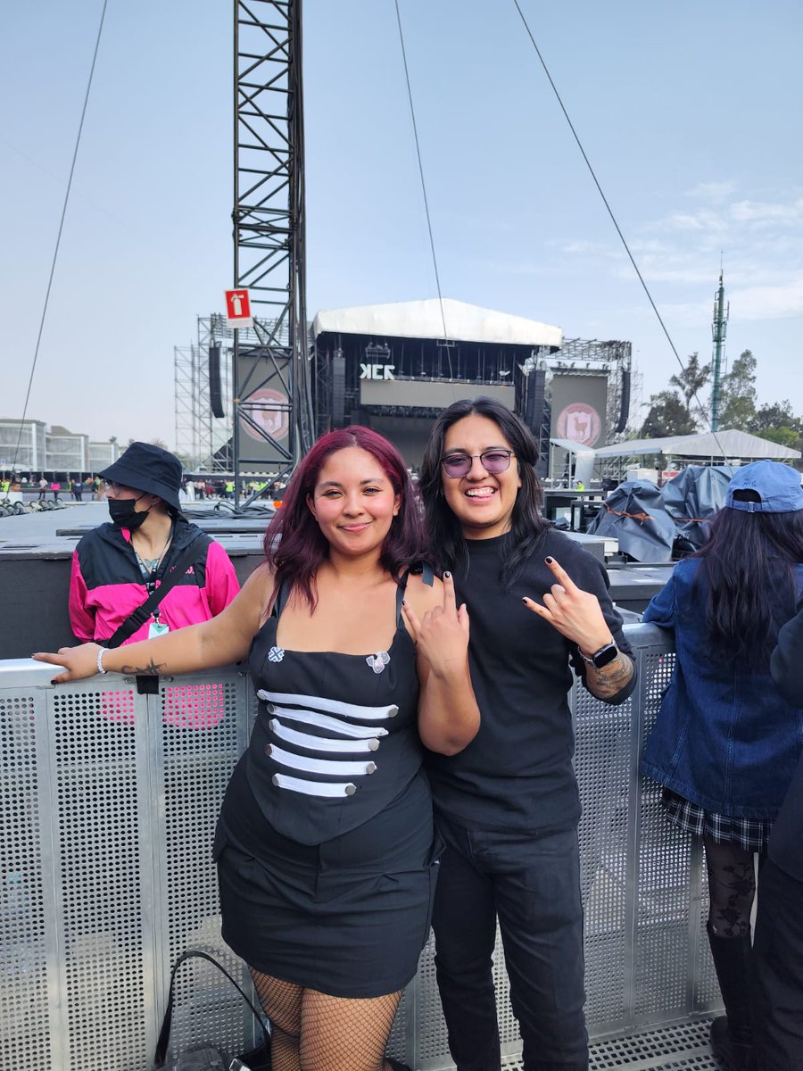 Reygee_Uwu's tweet photo. Larga vida a MCR https://t.co/IuTX5dXCU5