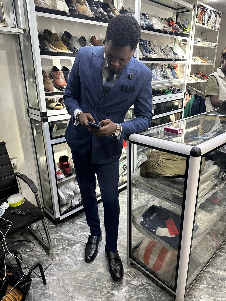 JimmyMakalebo's tweet photo. Laisse Dieu gérer tes problèmes... tu te fais trop des soucis !! https://t.co/Cl1ReEEZ6q