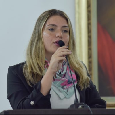 <a href="/ConcejoBGA_/">Concejo de Bucaramanga</a> Hasta que no la elijan a ella no habrá $1 para los concejales. Es el famoso “tiro por la culata”. ¡Ja! <a href="/danielaatorresz/">Daniela Torres</a>