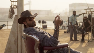 JDBOLEGAYT's tweet photo. #ORomeoReview
lekin ending mei jake koi proper ending nhi de pati.
Halaki #ShahidKapoor and #TriptiiDimri dono ne hi apni acting kamal ki dikhayi hai so full marks for them. But unki love story mujhe kuch khas nhi lagi. And #AvinashTiwary bhai ka toh kaat gya (2/3).. https://t.co/wXHJT54QeZ