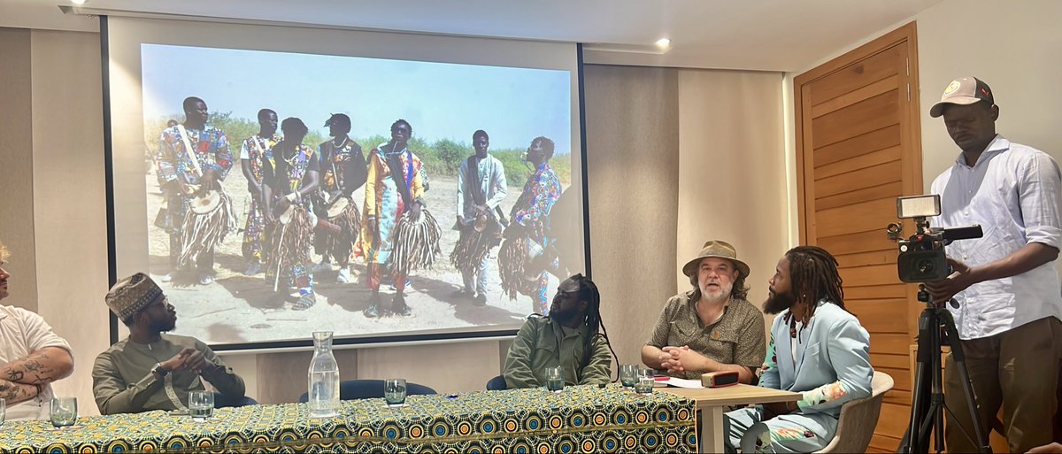 LUinDAKAR's tweet photo. Conf de presse avec #SergeTonnar, #Turnuptun, #Adee et @MamjRas; présentation de leur clip #lamêmedestination et avant-goût de la nouvelle chanson #MamaAfrica. 🇸🇳🇱🇺Vive la co-création. Vive la découverte d’une autre culture. Djëredjëf, merci.
https://t.co/mmEnUJw8p8 https://t.co/rh8TpGvXka