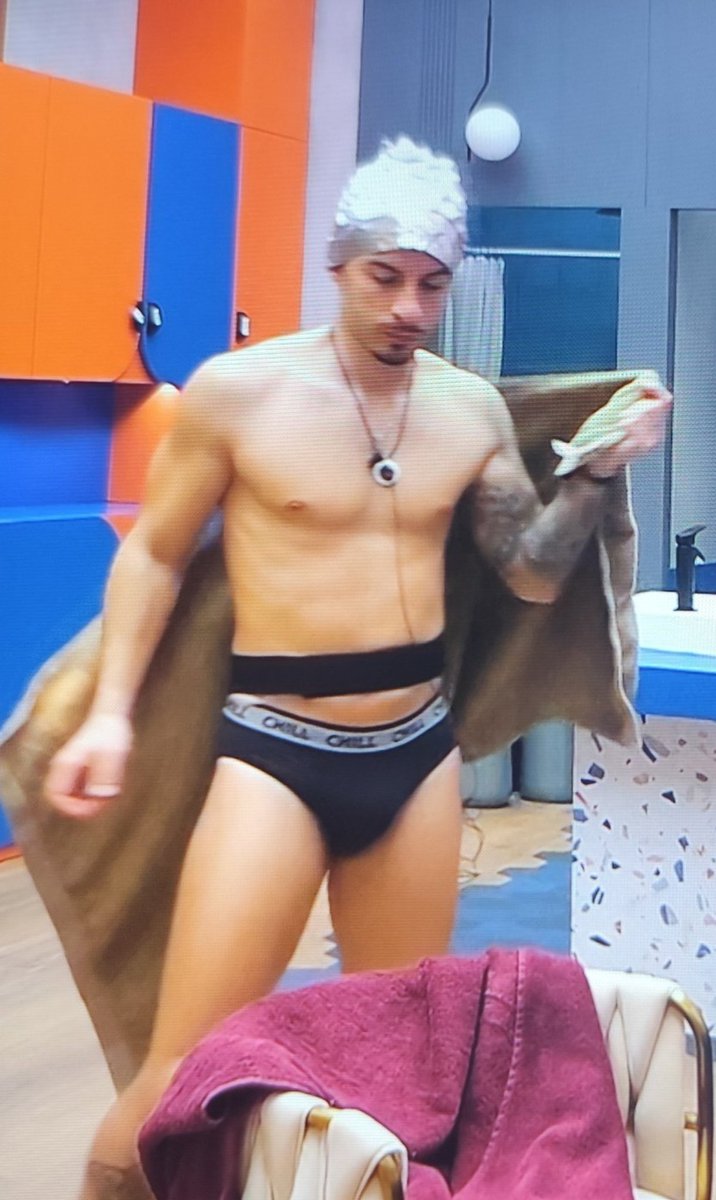 Que el Juampi lleva unos gayumbos marca CHILL 
JAJAJAJAJAJ
Qué subliminal
#GHDUO16F #GHDUO17F