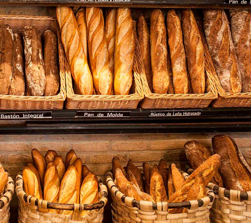 Evolución del precio de una barra de pan, periodo 2010-2026. Precios aproximados para una barra de pan normal.

2010: 0,80 €
2011: 0,81 €
2012: 0,82 €
2013: 0,83 €
2014: 0,84 €
2015: 0,85 €
2016: 0,86 €
2017: 0,88 €
2018: 0,90 €
2019: 0,92 €
2020: 0,95 €
2021: 0,98 €