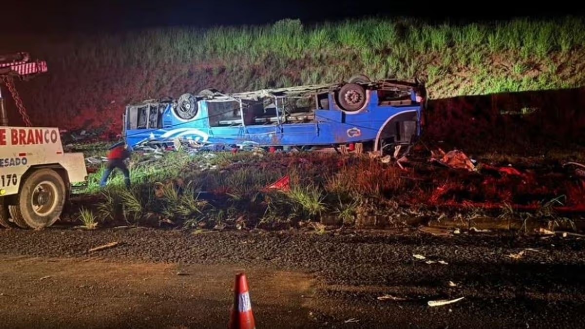 🇧🇷 - BRASIL 

❗️ Authorities report 8 fatalities and 45 injuries after a bus overturned in São Paulo, Brazil, following a loss of control by the driver.