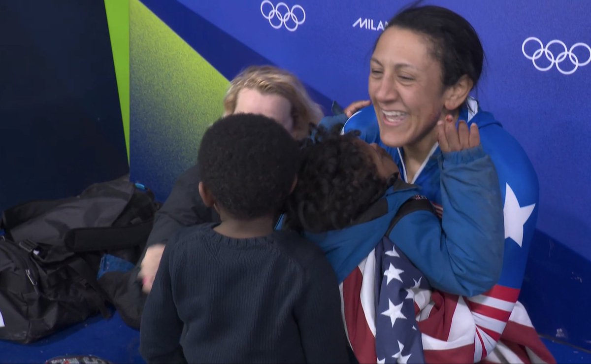 Creo que tenemos la gran historia de vida de estos Juegos Olímpicos.

El oro de 🇺🇸 Elana Meyers Taylor en Monobob, a sus 41 años y en sus quintos Juegos Olímpicos, habla de resiliciencia y persistencia de una deportista muy especial.

‘Supermamá’ de dos niños sordos, uno de ellos