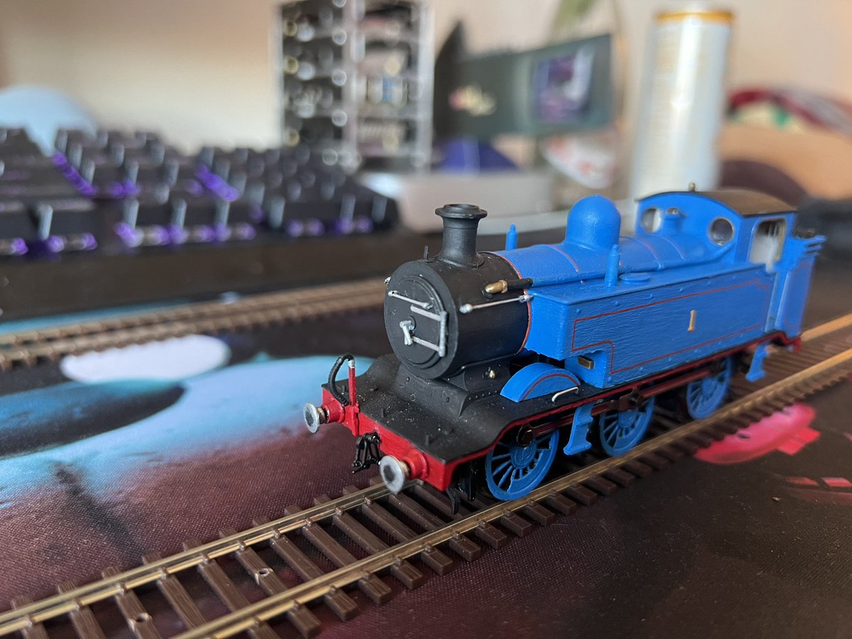 Thomas8549801's tweet photo. Thomas! My first full custom! Painted and lined by me! Body shell is a modified standard e2 from the amazing @LazyTerrier and printed by the wonderful @TomTeeLegend ! I added the flickering firebox and modified some details here and there. Lots of hard work! Much Thanks! https://t.co/NGmzsTIT5l
