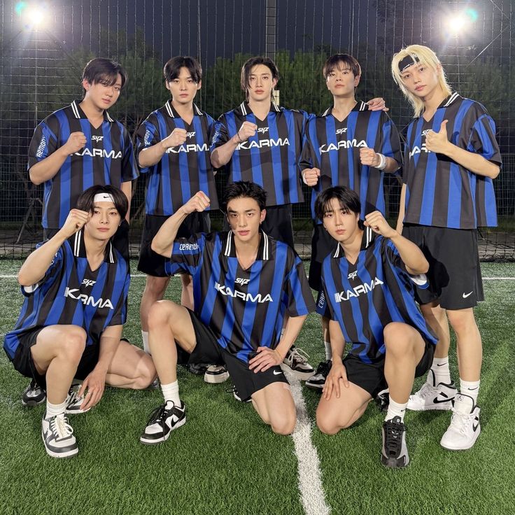 l2hyunjin's tweet photo. Membros do Stray Kids como personagens de Haikyuu - Segue o fio~🧶 https://t.co/U22UrxdmUn