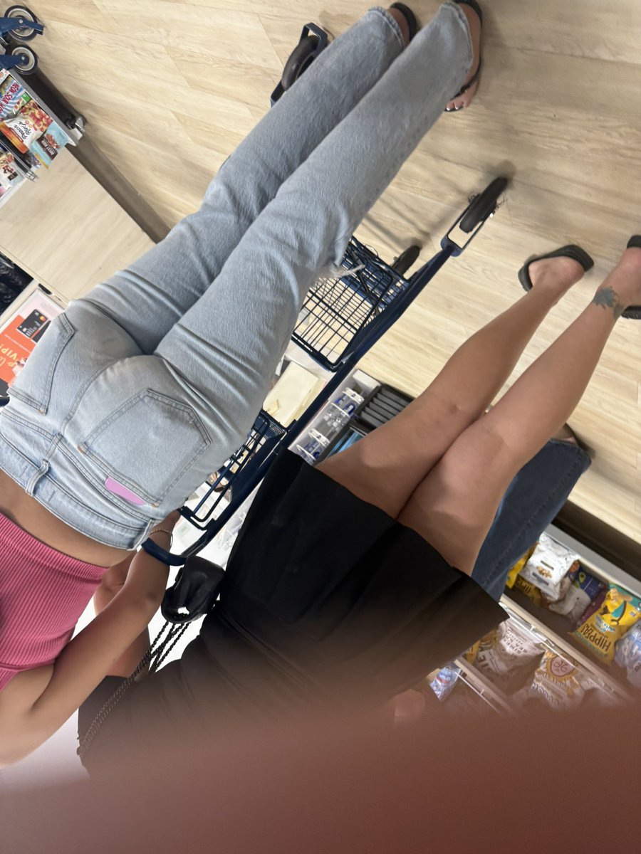 1Munchplug's tweet photo. Mom and daughter -OC
Dm for trade https://t.co/gnUo2jXeXL