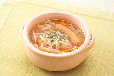 JCCU_PR's tweet photo. 今日は #切り干し大根の日 🥕
包丁・まな板使いません！
入れて煮るだけのスープはいかが？🍲

鍋に、水・切干大根・ウインナー・コンソメを入れて煮たら…
洋風でほっとするおいしさです☺️

忙しい日に超おすすめ◎
#コプ姉さんもよく作ります♪
#乾物活用  #パセリはお好みで https://t.co/23yYvk6M7y