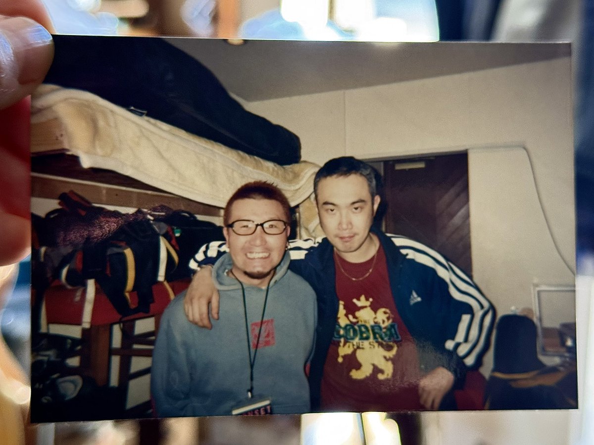 MWiC_official's tweet photo. 若かりし頃のKenjiの写真を発見💡

憧れのCOBRAのYOSU-KOさんと！

多分2002年。

TOKYO STRAIGHT BAND
在籍中にCOBRAと対バン！

#COBRA #YOSUKO
#tokyostraightband
#oipunk #ヨースコー https://t.co/AZ4BE2VVGy