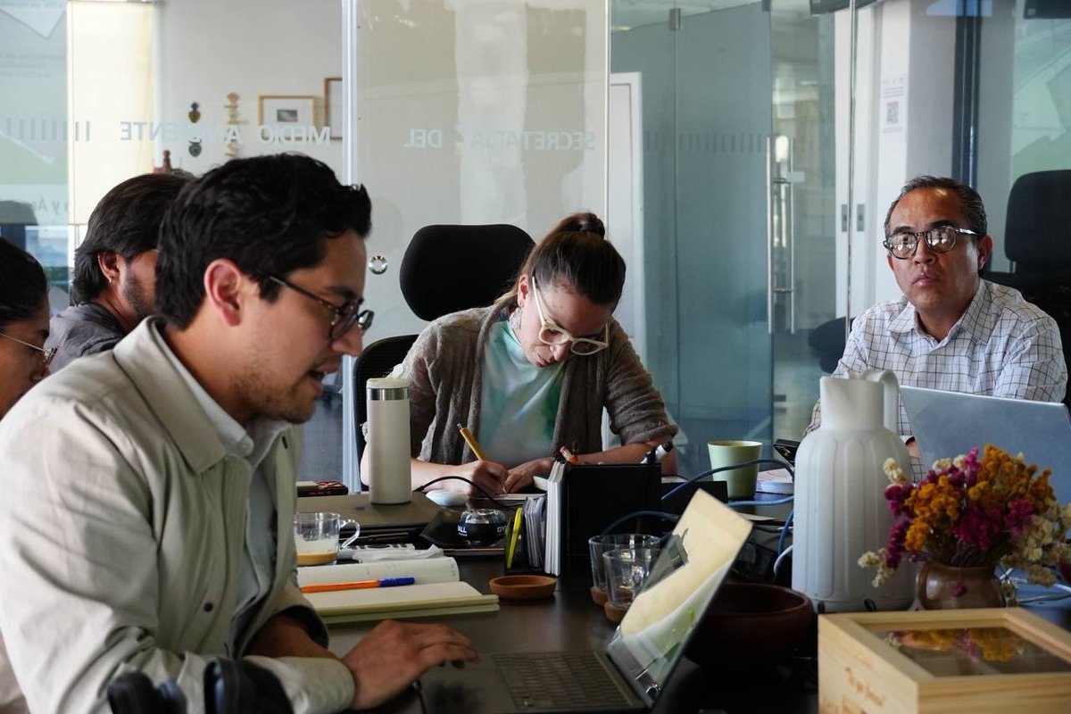 En reunión con la <a href="/CONANP_mx/">CONANP</a>, la secretaria <a href="/Jualicra/">Julia Álvarez Icaza Ramírez</a> fortaleció la coordinación interinstitucional en materia ambiental y de economía circular, con el objetivo de reforzar el manejo sostenible de las Áreas Naturales Protegidas.