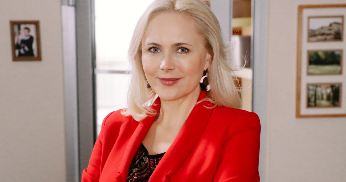 Anna Samusionek do Karolka Spałacu ma słów kilka..
Zgadzam się z Anną w 200% 💪🫶

"SZANOWNY PANIE (tu troszkę Panią Anie poniosło) KAROLU NAWROCKI,
pełniący funkcję prezydenta Polski, 
obawiam się, że jest Pan w poważnym błędzie.
Pan nie może latać, "gdzie Pan chce"!!! 
Odkąd