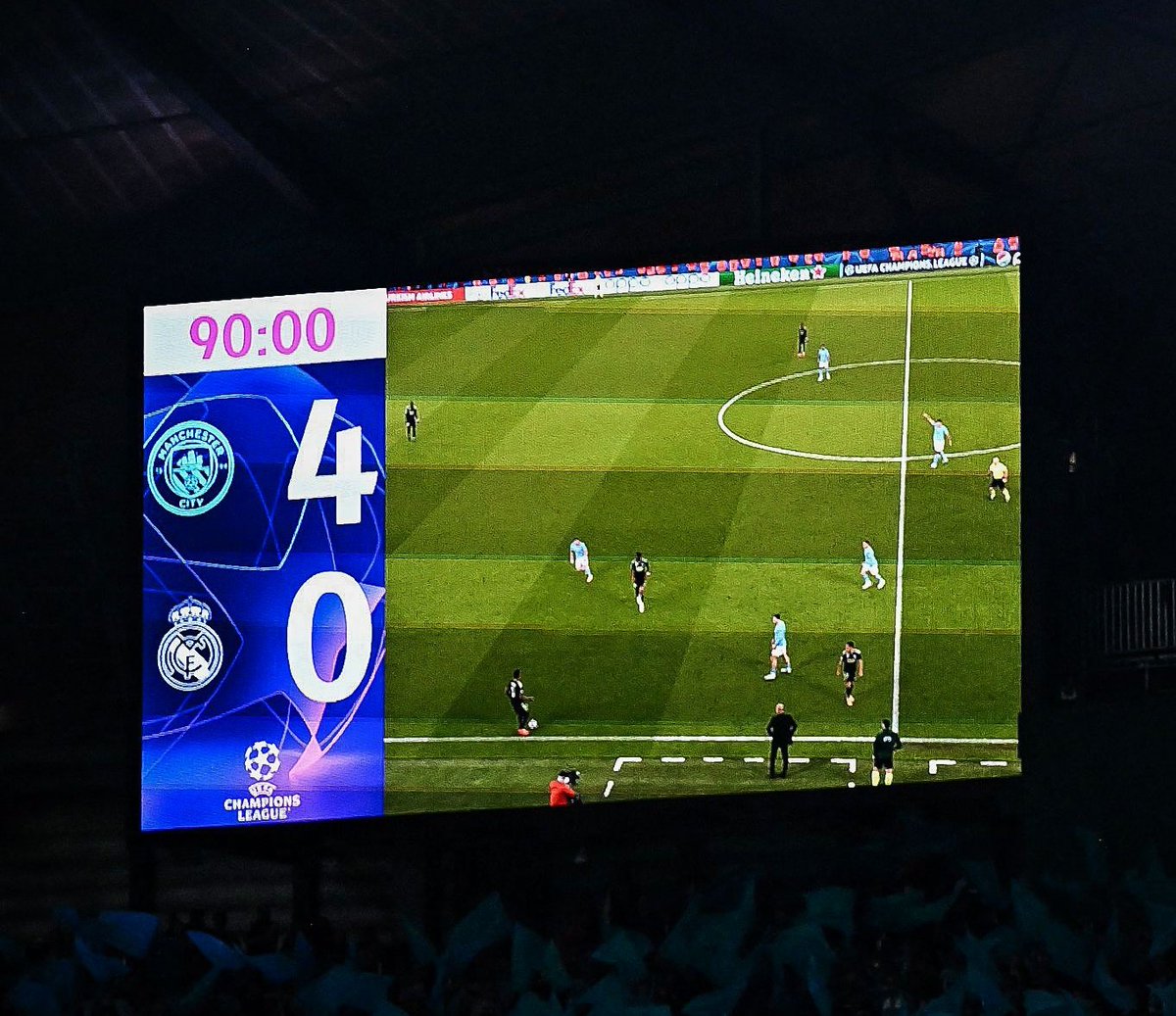 𝐄𝐉 tweet media