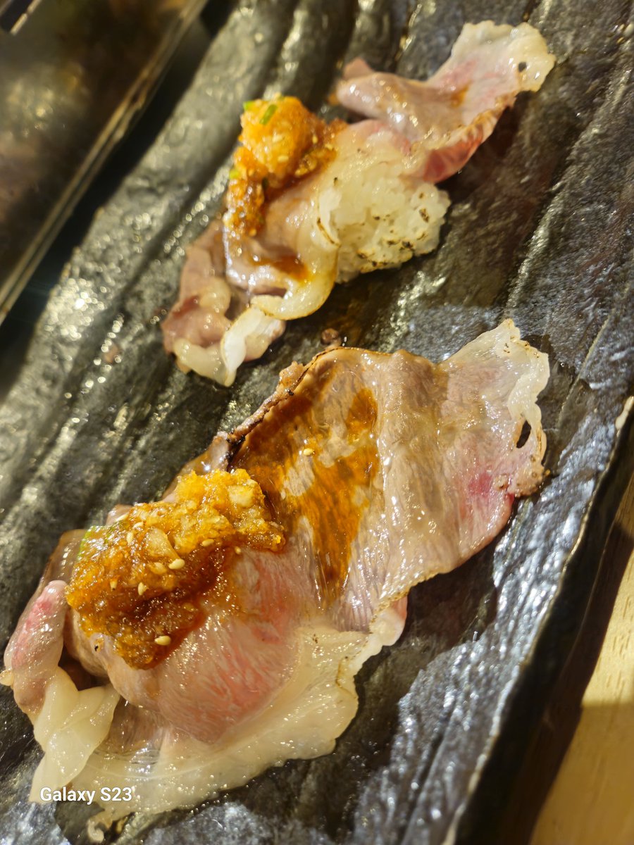 SORA_backdoor's tweet photo. 嗜好優先チートで、ずっと気になってた焼き肉で超人気店に行ってきた❗
質のいいFはとろけるし、美味しいものって自然と笑顔がこぼれるよね🎵😋🍴💕🥓
やっぱり旨いと感じる物は、FとCでできていると実感する🤤 https://t.co/ni9s4Mnwnz