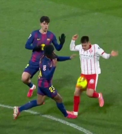 *التحكيم في صف برشلونة*

جملة قالها حمار، صدقها حمار، رددها حمار.