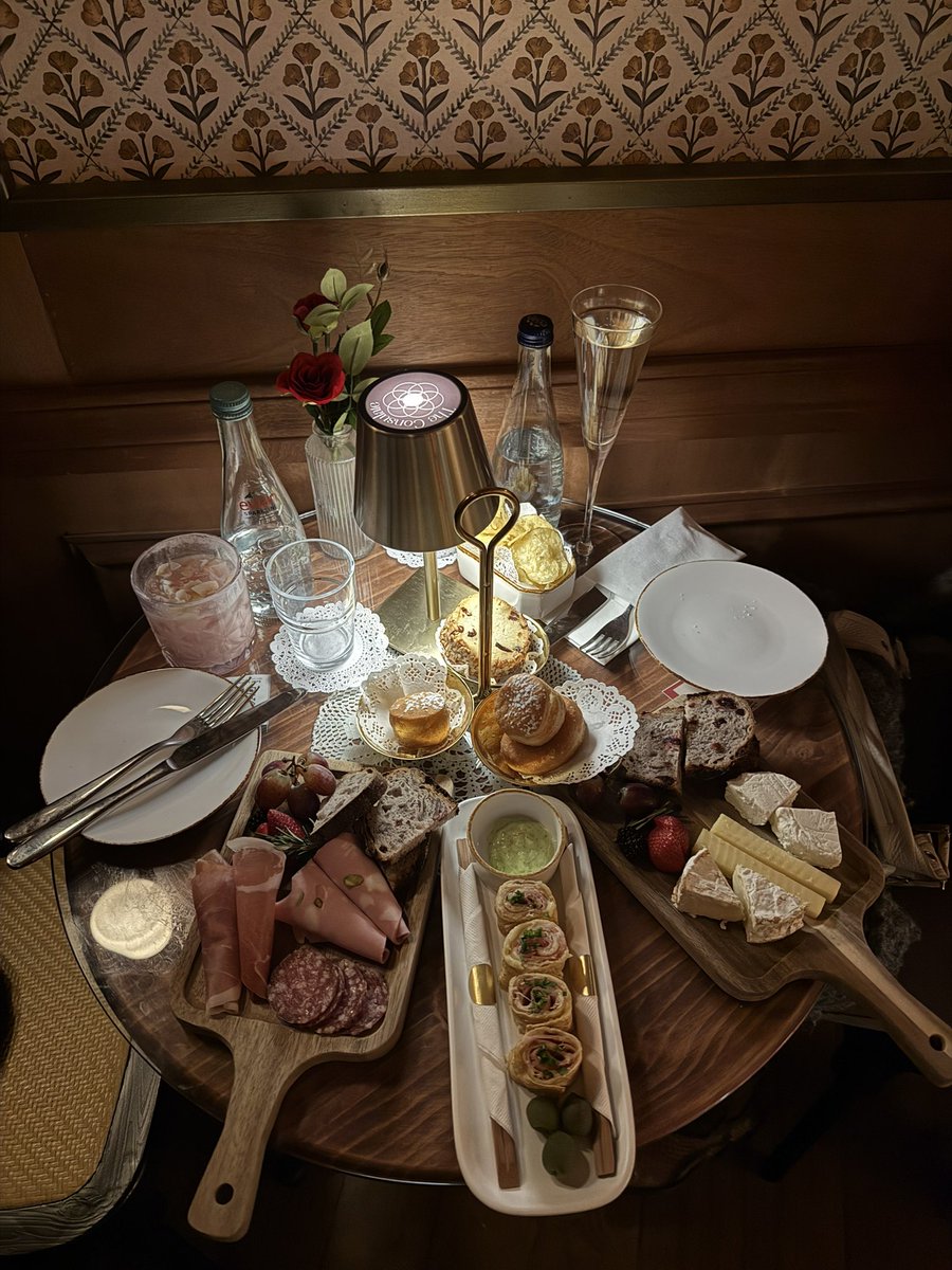 ohwawa_'s tweet photo. For the ladies that love girl dinner ❣️ 

C Cafe | New York 📍 https://t.co/jzBHw1hvRR