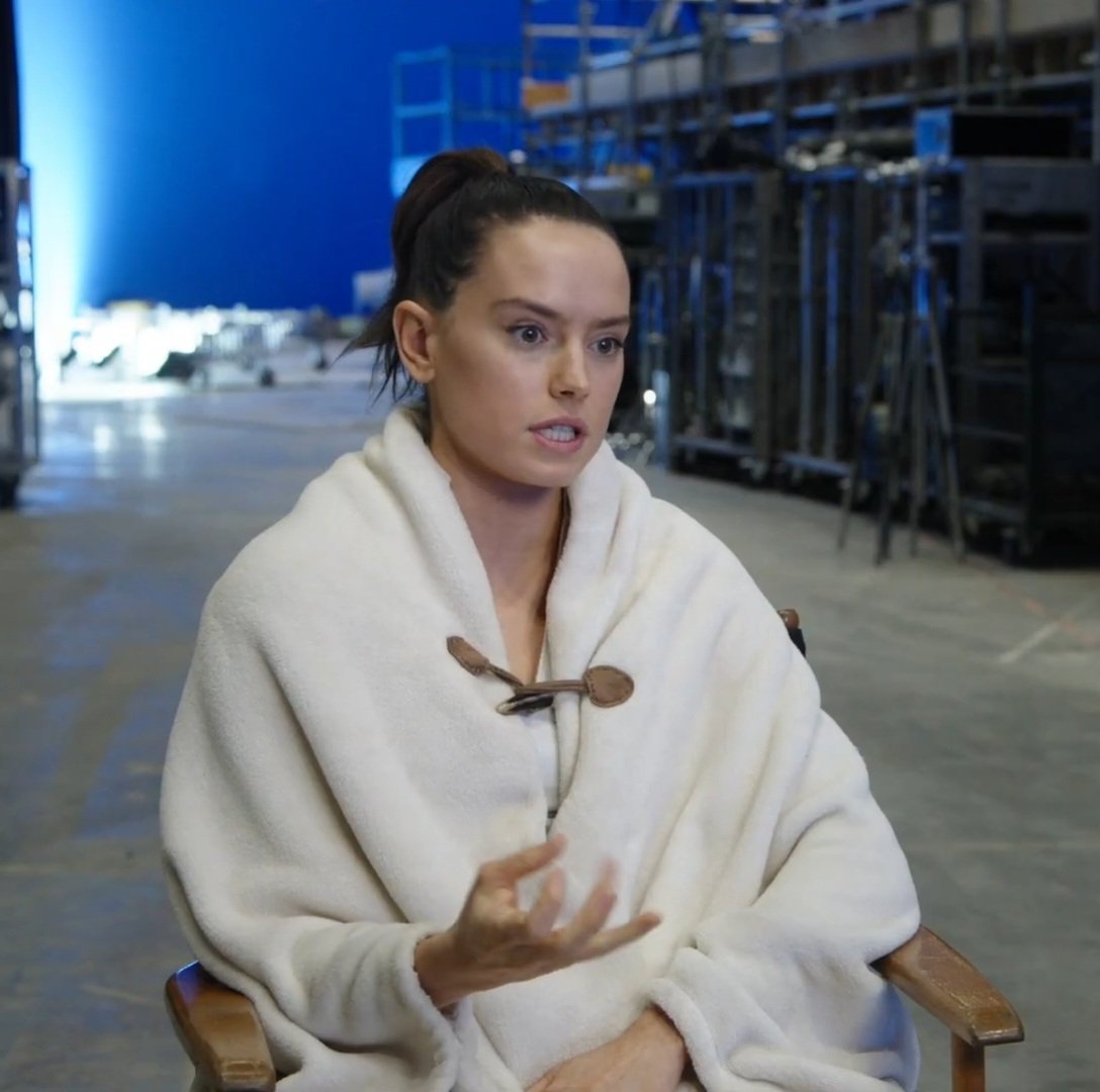 NRG2G's tweet photo. Currently thinking a lot about Rey's unused costumes from the Rise of Skywalker. They give Ach-To outfit vibes. I really need something similar in New Jedi Order, especially the cape. https://t.co/2L6QnR6mjN
