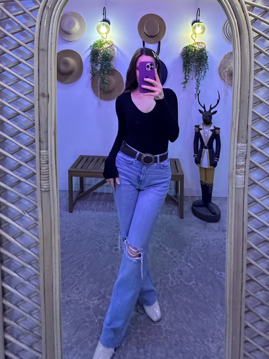 Aynaları değil de aynada gördüğüm kızı seviyorum ✨💛