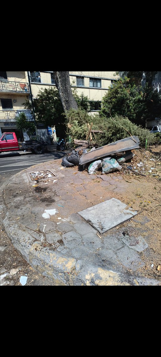 nesy55's tweet photo. Alcaldia Benito Juarez, Buenas Tardes. Cuando piensan recoger esta basura, cada día hay más y mas. Tiene como 2 meses alli. En el camellón de Morena entre Palenque y Vertiz Narvarte Oriente. https://t.co/9VuxOZLFyP