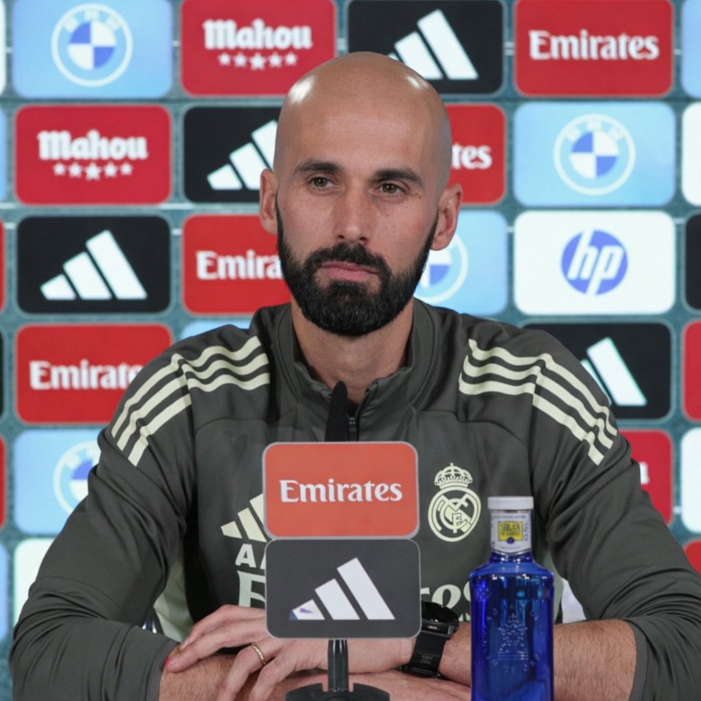 adrianfcuevas11's tweet photo. @valentine_fey Ahora Arbeloa es el nuevo Zidane https://t.co/acYX8Rskjb