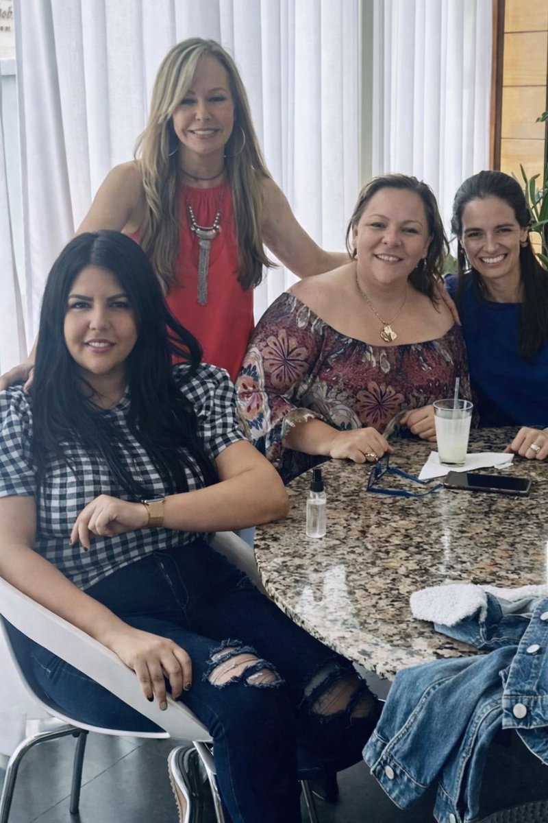 thelmafernandez's tweet photo. Ahora resulta que Mercedes Malave no es amiga de Indira Urbaneja, está gente es capaz hasta de desconocer a sus madres por conveniencia, que inescrupulosos son https://t.co/d5CXjDEP7n