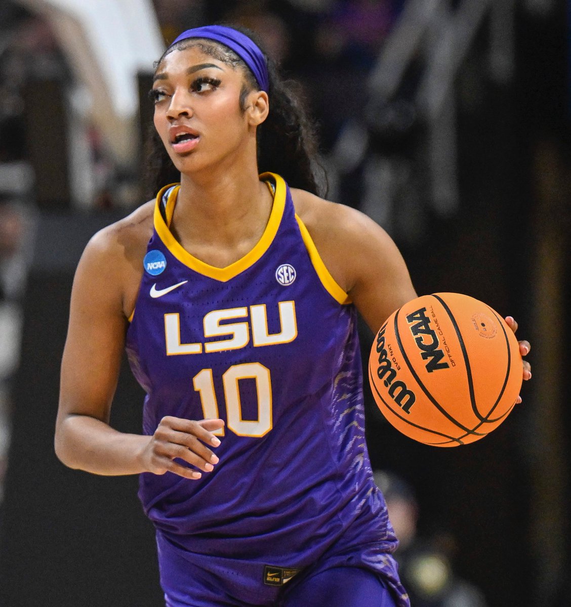 FUN STAT: LSU’s Angel Reese is the only player in March Madness history to record a double-double in every game on the way to a national championship.

They don’t call her Double-Double Barbie for nothing! 🪄