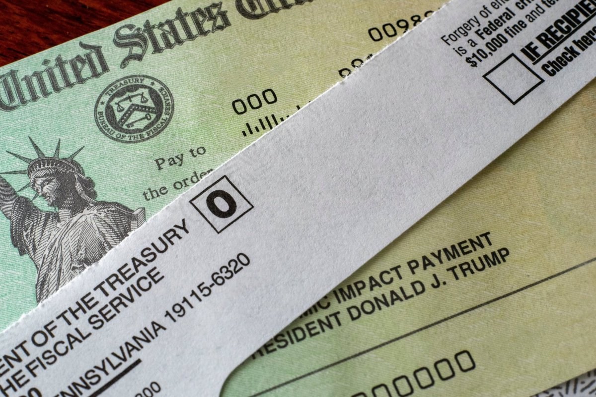 Whale___SOLL's tweet photo. 🚨 BREAKING:

🇺🇸 PRESIDENT TRUMP ANNOUNCED A $2,000 “TARIFF DIVIDEND” FOR EVERY U.S. CITIZEN.

HE CLAIMS THE PAYMENT CAN MOVE FORWARD WITHOUT REQUIRING SENATE APPROVAL.

IF IMPLEMENTED, THIS COULD SPARK MAJOR MOMENTUM ACROSS THE MARKETS.

BULLS ARE WATCHING CLOSELY 👀 https://t.co/RnyslLyAKy