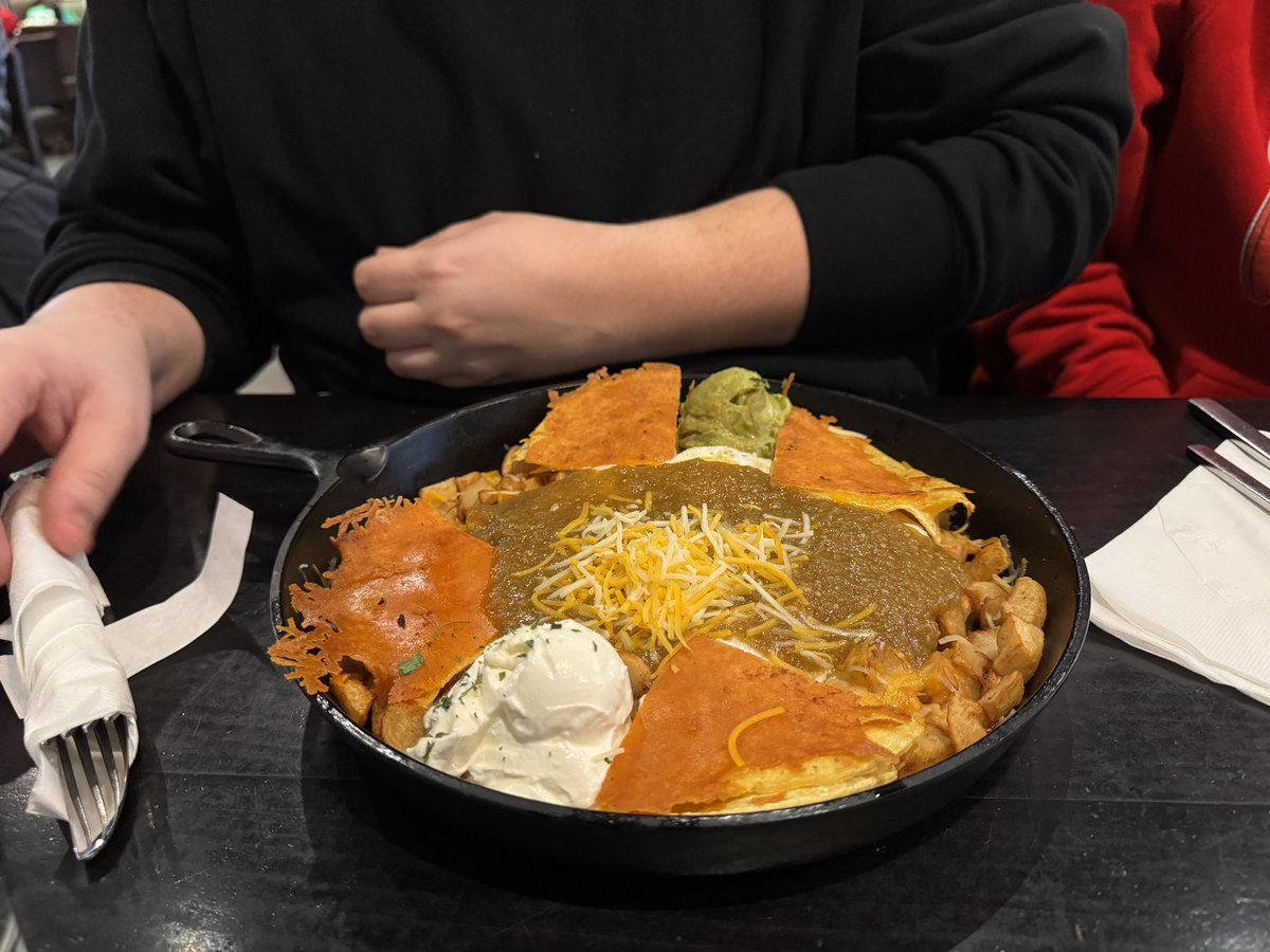 The best part about MCFC was getting scrumptious food with fren shapes 

Thank you all for making it very memorable! Special mentions to my roomies <a href="/MysticSolstice/">Mystic 🔜 FE</a> <a href="/TwangArt2/">Twang</a> 

#MCFC #MCFC2026