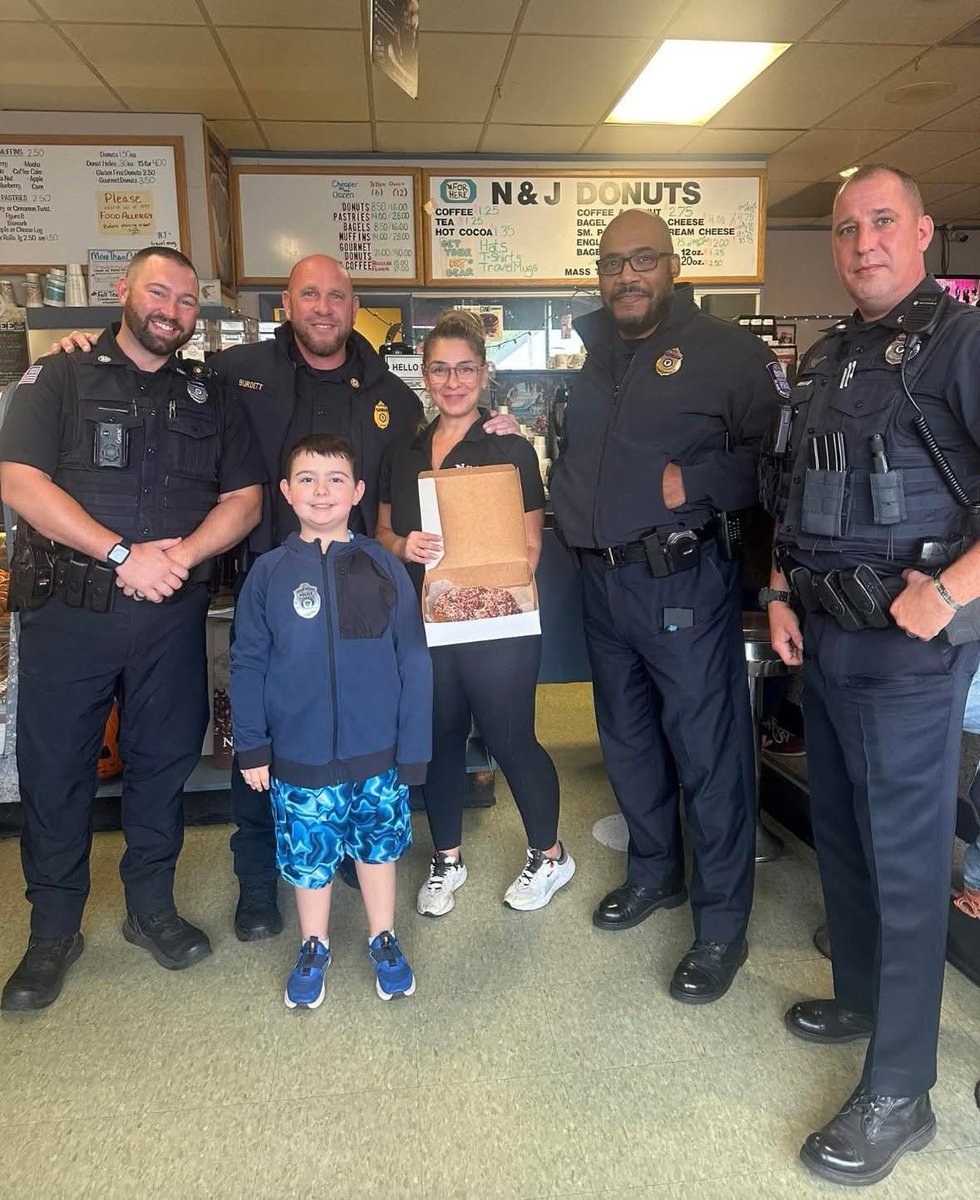 BoozeyBeauty tweet media