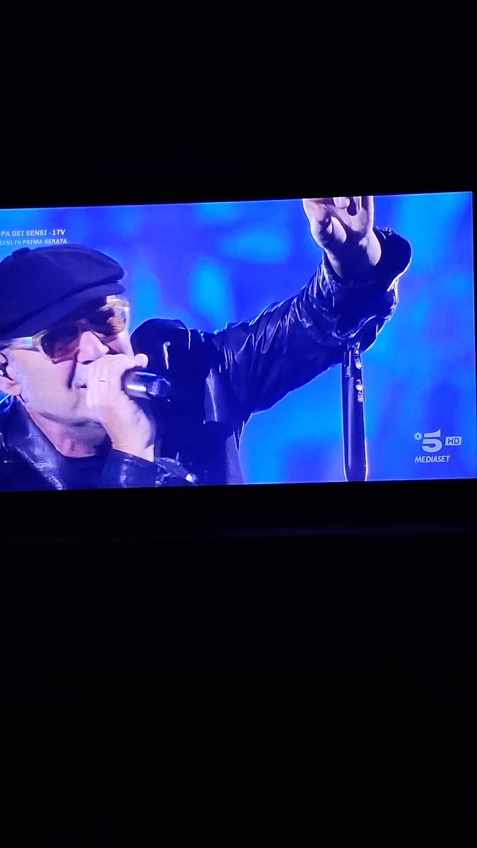 CatiaMaty's tweet photo. @lucacarboni a #taratatà che emozione rivederti in tv.
La tua musica resta carezza e magia nel tempo ❤️ https://t.co/gQuHjnqX2Z