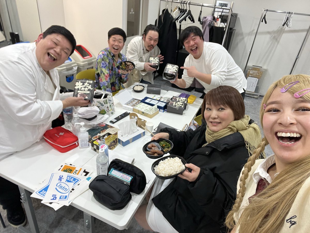 Becity_524's tweet image. オルタナティブ新喜劇ありがとうございました🙏お陰様で大盛り上がりとなりました👏スタッフさん社員さん座員の皆さま座長裕さん‼️そして何より超最高の質感のお客様🤣違いのわかるカシミア感のあるお客様…名付けて『カシ民屋』の皆様ありがとうございました🤩
コバユーも誕生日にありがとう🎂