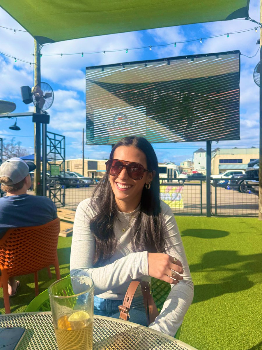 jaredgrady_'s tweet photo. I don’t always make her smile like this… but when I do, it’s with crawfish and Dos Equis https://t.co/3ORtoEWZEc