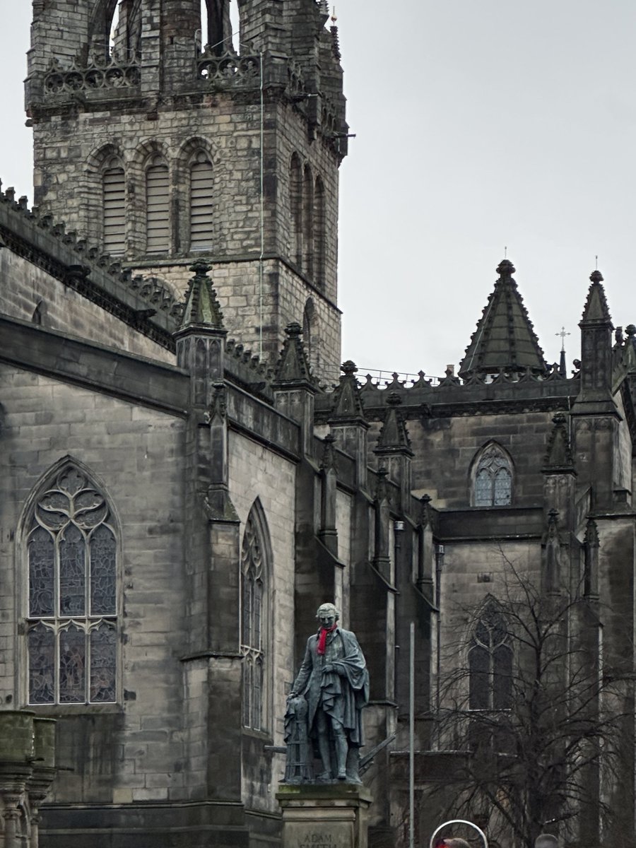 FPL_sieltam's tweet image. Ketika foto ngasal tp lo di Edinburgh