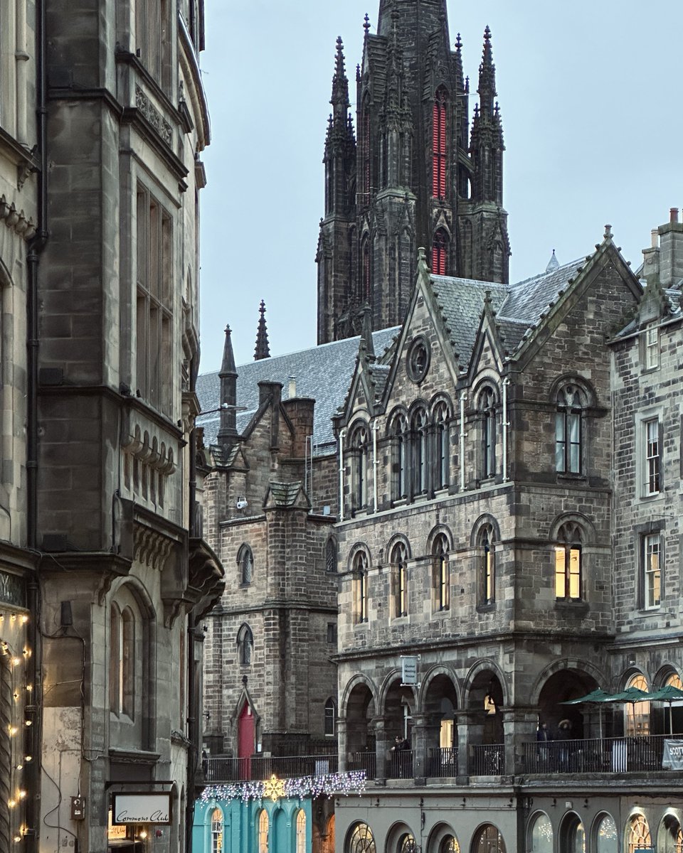 FPL_sieltam's tweet image. Ketika foto ngasal tp lo di Edinburgh