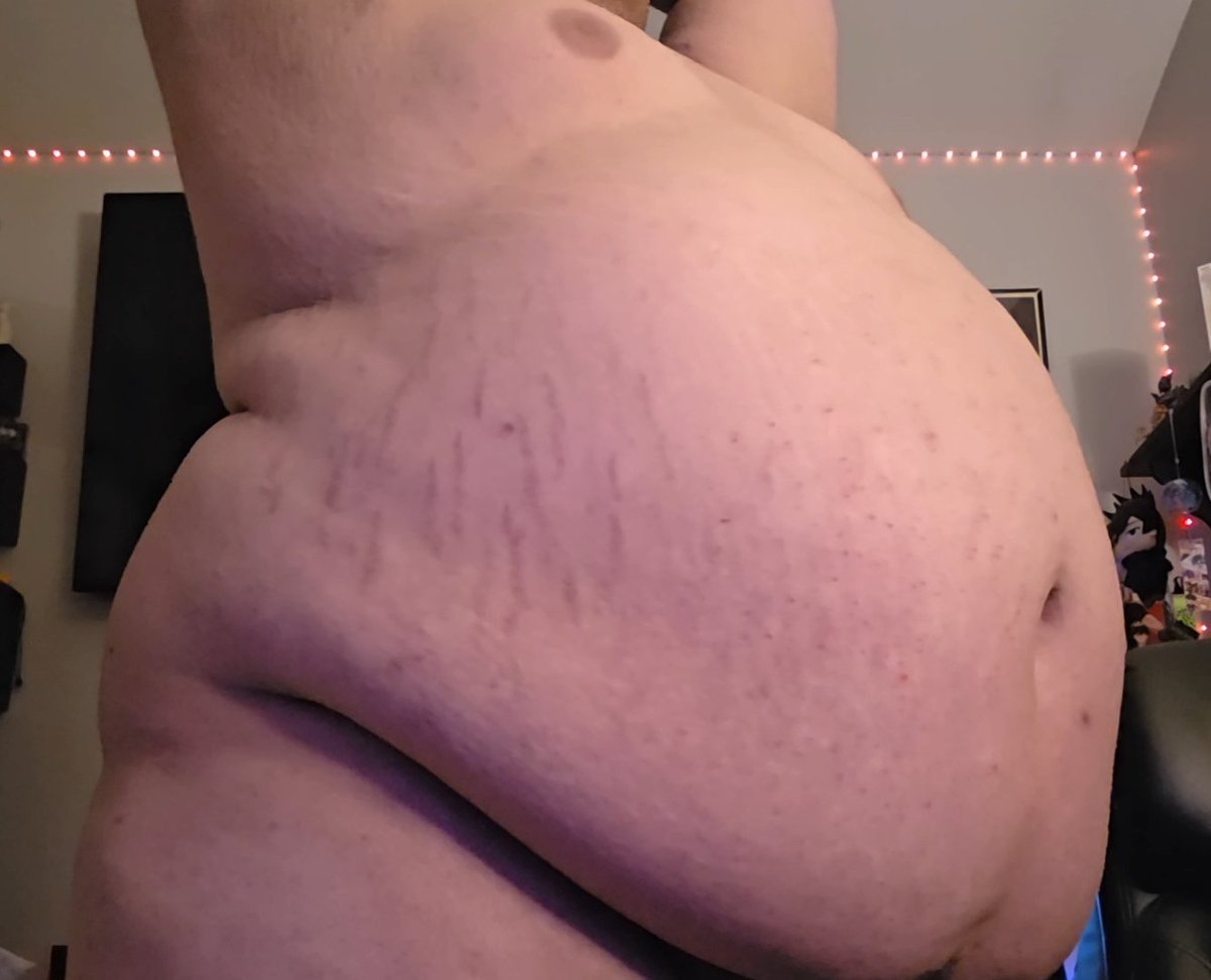 EdgarGains's tweet photo. Yeah... I still love how distended my stomach looks when inflated >w> https://t.co/5Kq9ro8gkG