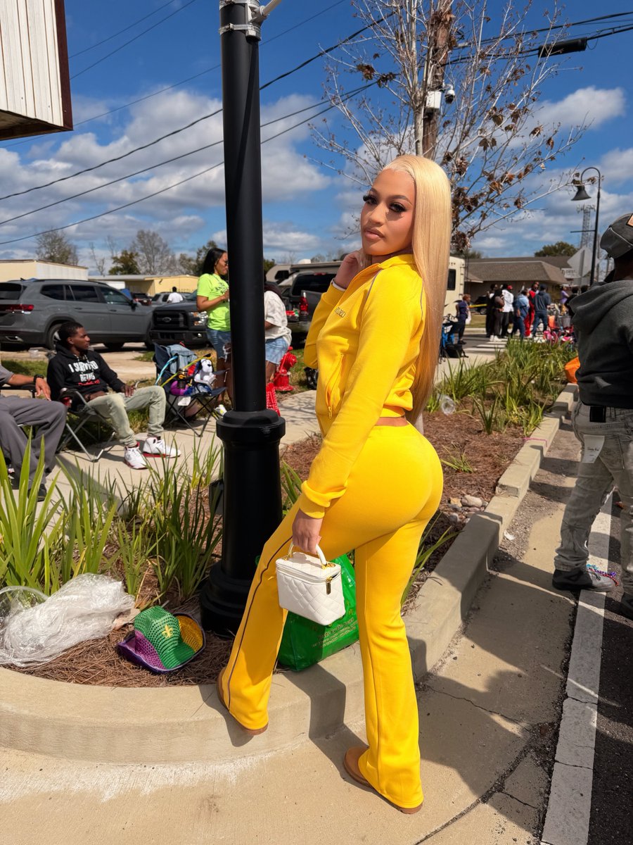 jytheillest's tweet photo. i 💛 mardi gras season https://t.co/IkiLDXcPBj