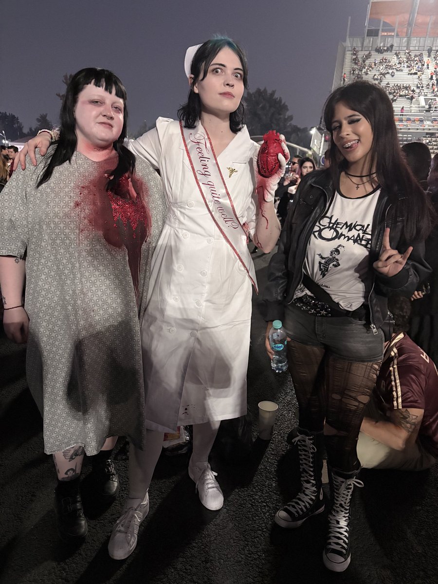 Si alguien sabe quienes son estas chicas que estuvieron el 14 díganles que fueron las más cónicas de las dos fechas por favor