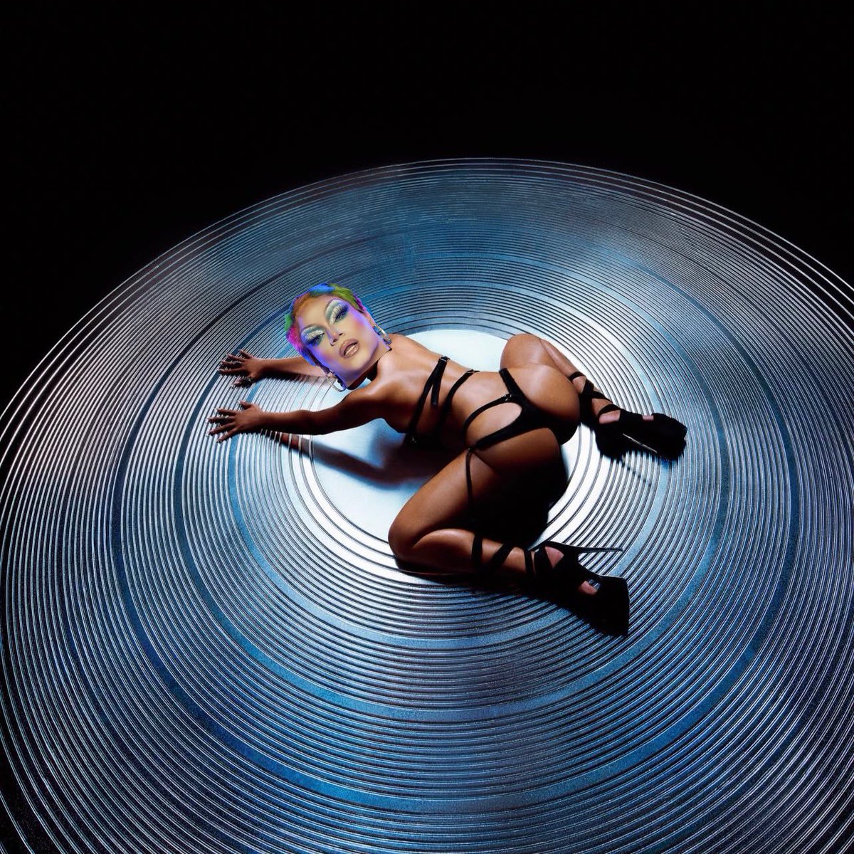 Me &amp; my sis <a href="/theestallion/">TINA SNOW</a> got the memo 💙🤣✨