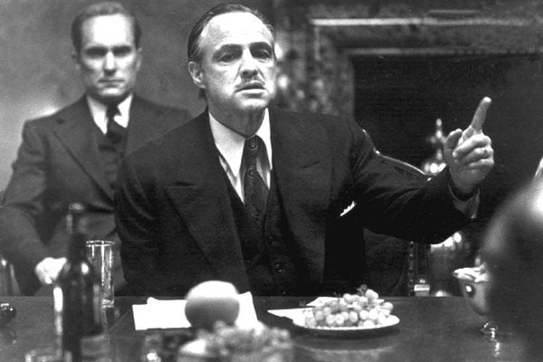 LegionLooterana's tweet photo. 😞 Ha fallecido Robert Duvall, pero su lealtad a la "familia" fue más allá del cine. 🎬🎮

🔥🎮 ¿Sabías que...❓

.. fue el único actor del trío principal (junto a Caan) que regresó para dar voz y rostro en el videojuego de El Padrino❓

❌ Al Pacino se negó (y su cara ni aparece).

⚠️ Marlon Brando falleció antes de terminar.

✅ Duvall estuvo ahí, inmortalizando a Tom Hagen una última vez.

Un verdadero Consigliere hasta el final.

 Descanse en paz. 🕊️🎩
#RobertDuvall #TheGodfather #Cine #GamingHistory