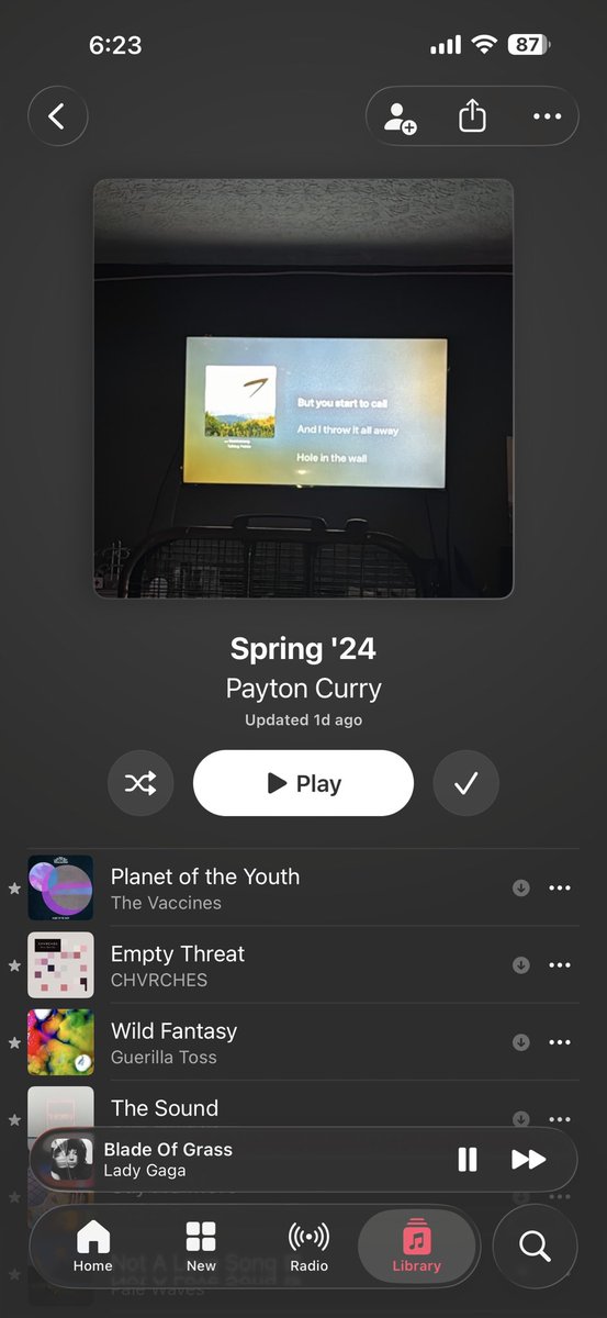 paytondev's tweet photo. one thing i dislike about the new Apple Music design - i wish ALL playlists had this zoomed in look. right now, playlists with custom images have a really small preview that looks out of place https://t.co/dppowlYy9K