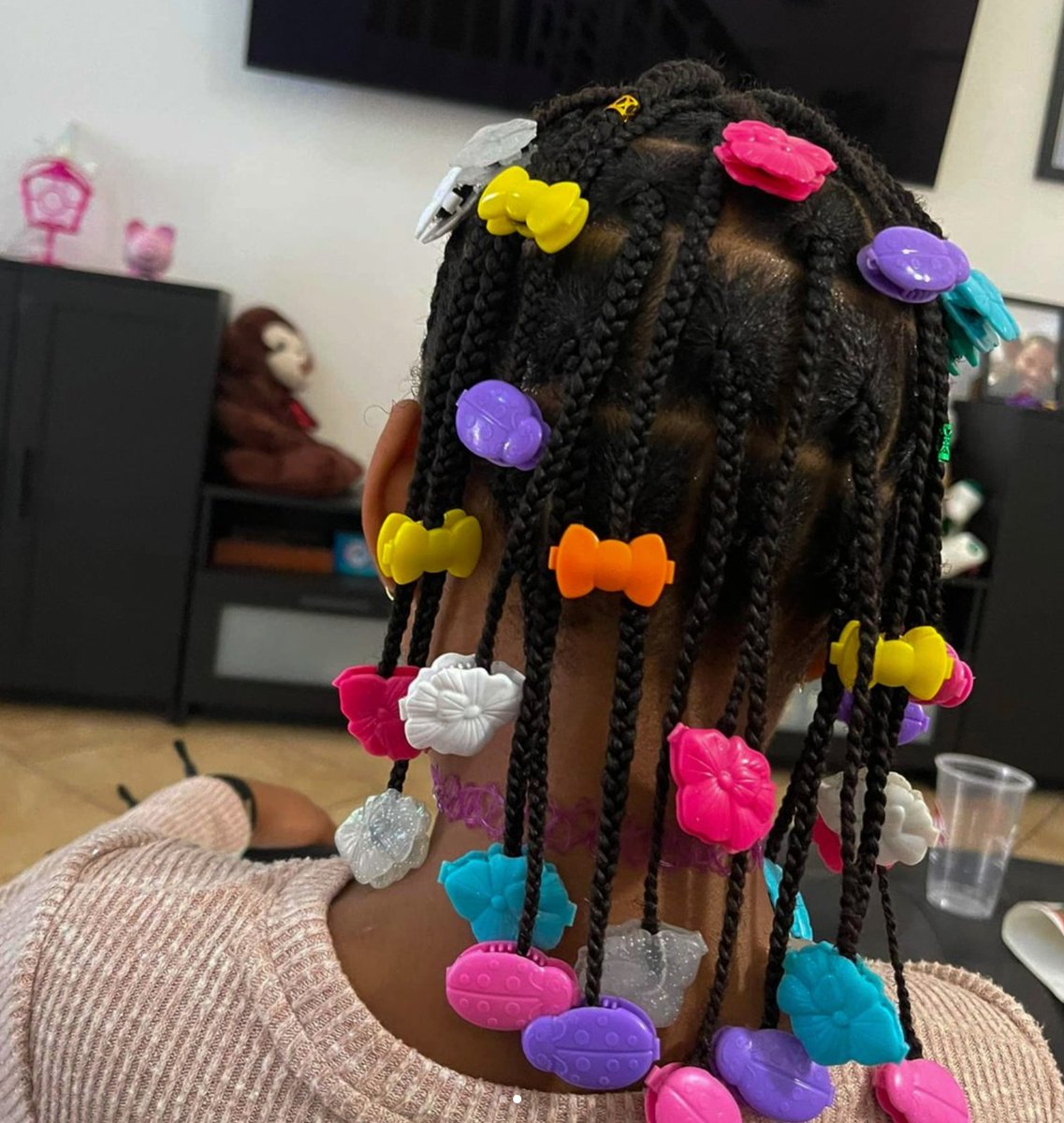 14 colors and 3 different designs to match any occasion. 🥰 💜 
 
Shop the look 👉 gabbybows.com/collections/no…

#hairbarrettes #gabbybows #hairclipsforgirls