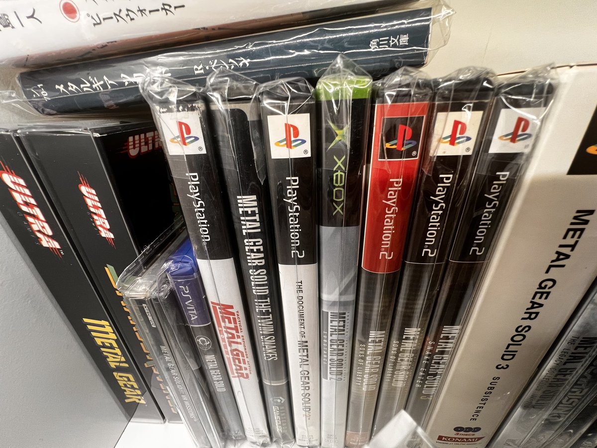 Skail's tweet photo. @SlySinatraa This is why physical collections are the best…. https://t.co/f7Qvc9LbRc