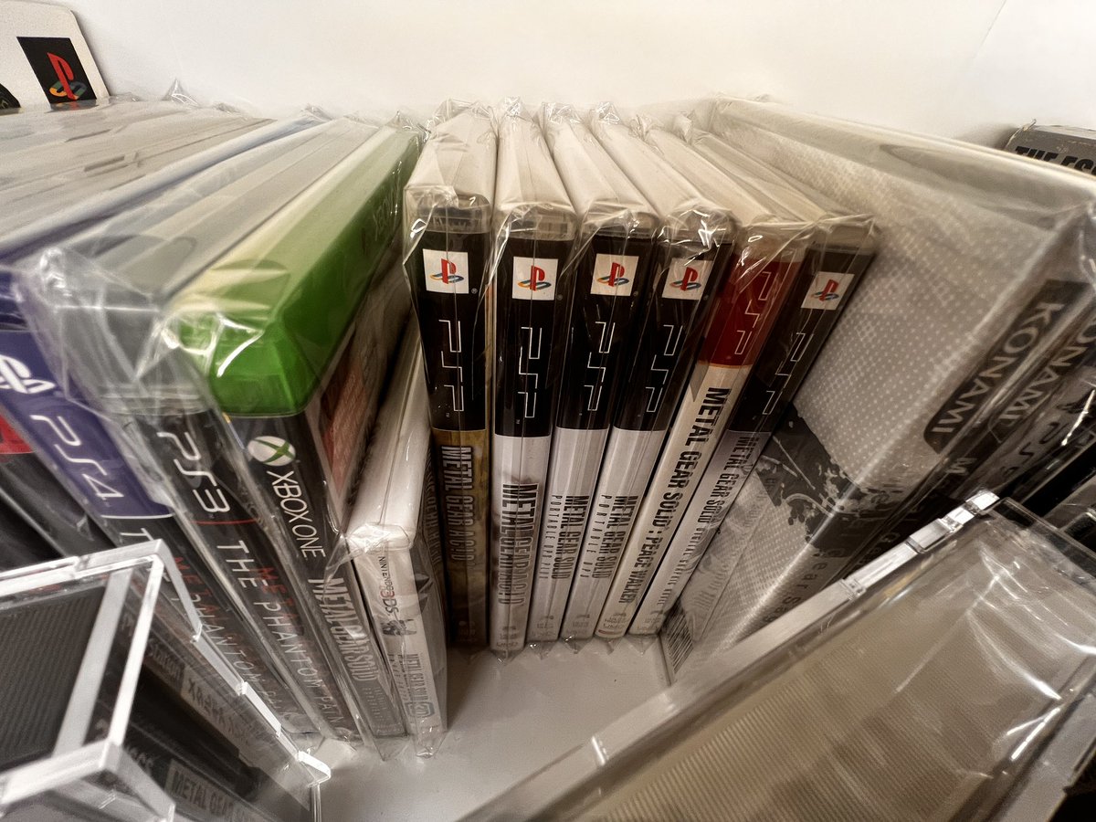 Skail's tweet photo. @SlySinatraa This is why physical collections are the best…. https://t.co/f7Qvc9LbRc