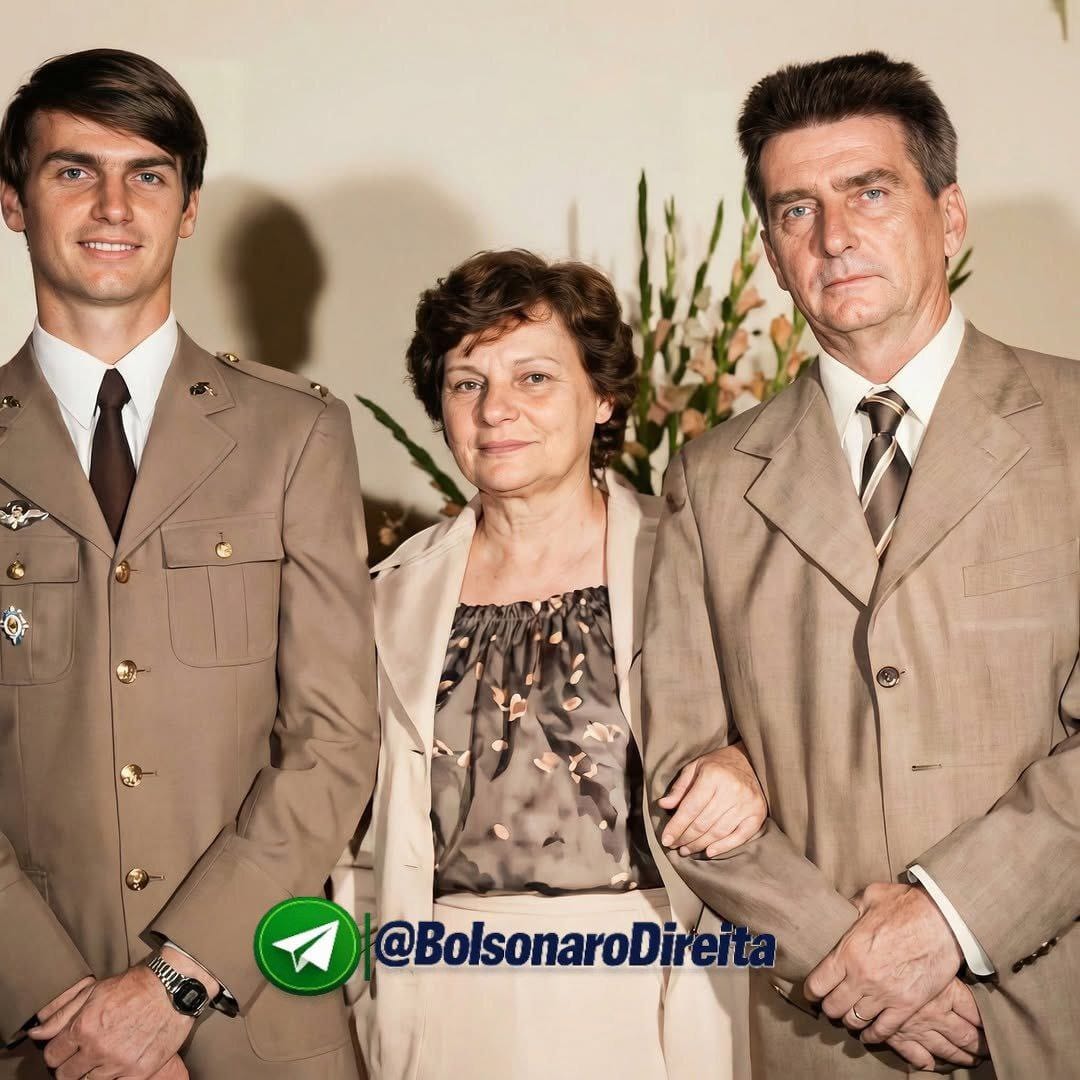 Impressionante como Jair Bolsonaro parece com o pai.