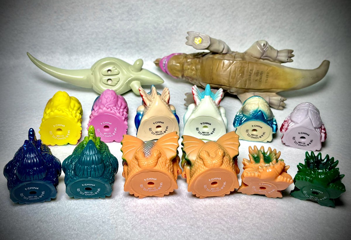 ゴジラ ミニソフビクロニクル 〔レトロカラーコレクション〕』 肉厚