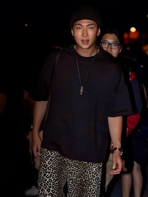 namjoon looks so good
